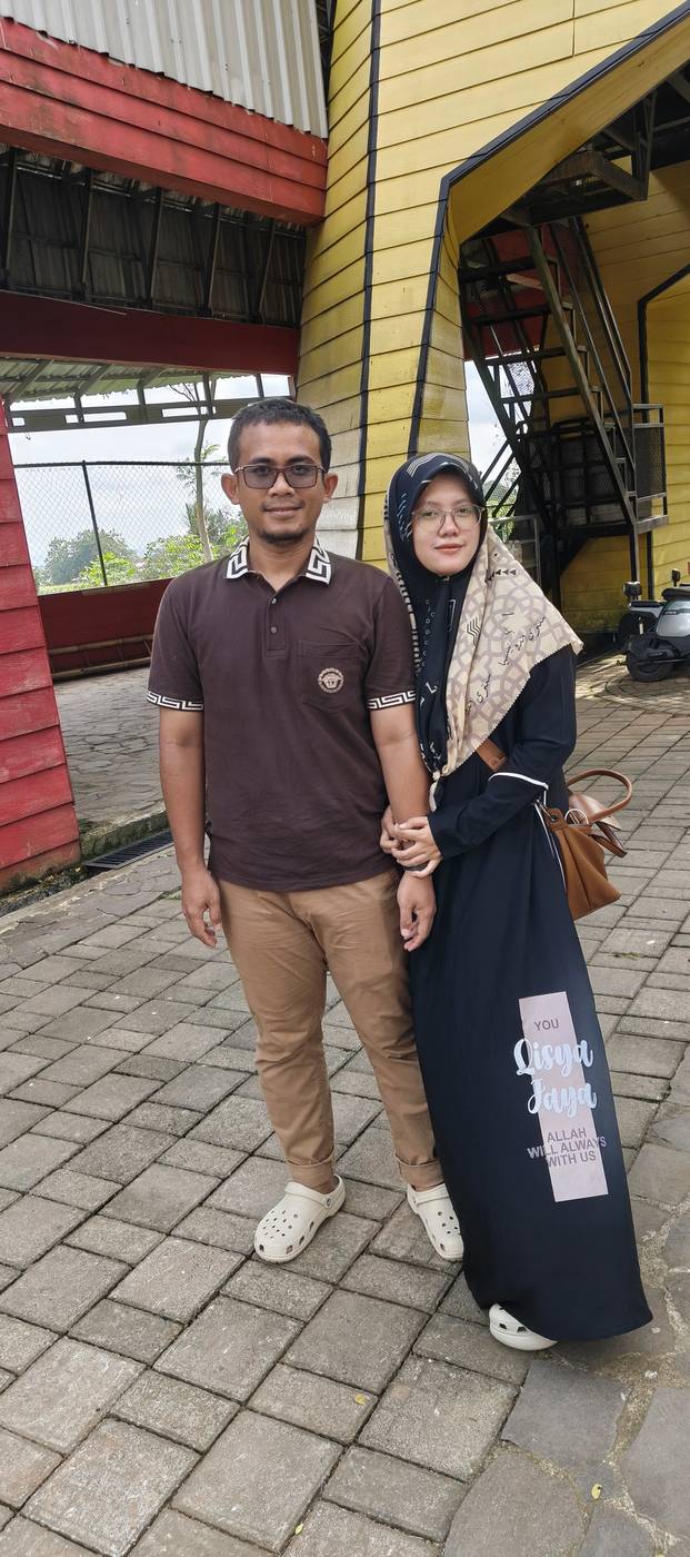 Azmi dan Shofiana berdua